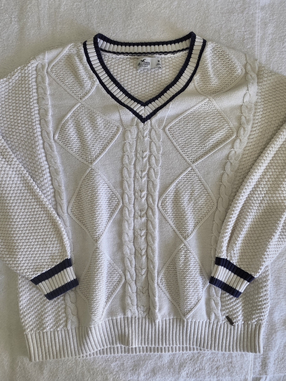 Hollister Cable Knit Cricket Tennis Sweater Cream V-Neck